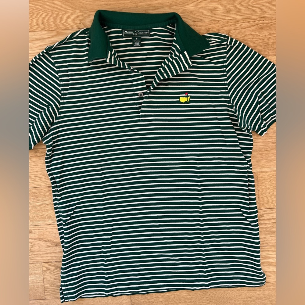 MASTER’s green and white golf polo